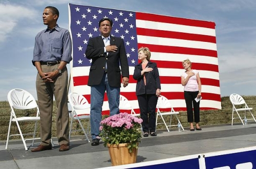 Barack Hussein Obama fails to cover his heart during the national anthem.